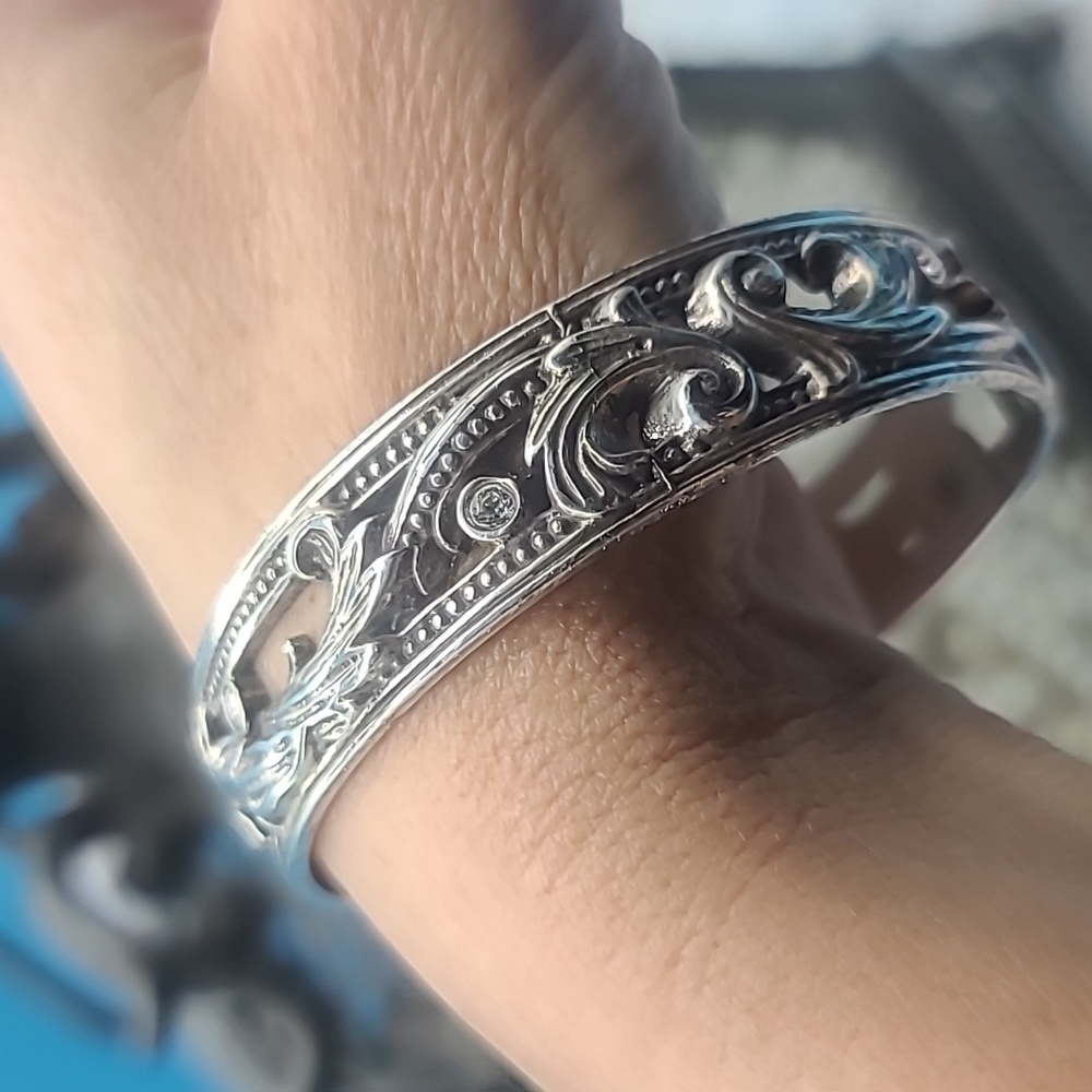 Brighton "LE LOUVRE" Art Nouveau Bangle w Carved Scrolls & Swarovski Crystals! - Picture 7 of 11